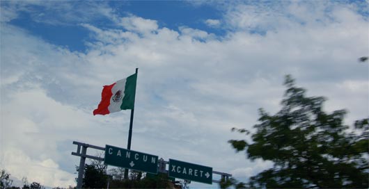 Bandera de México en Cancún