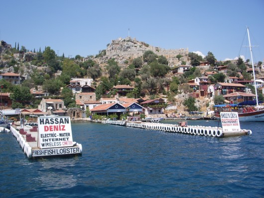 Puerto de pueblo en Antalya